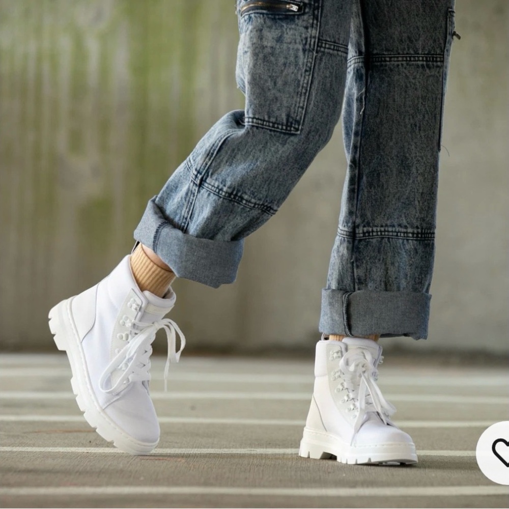Dr. Martens Combs Women’s Poly Casual Boots Size 6 - Color White Ajax